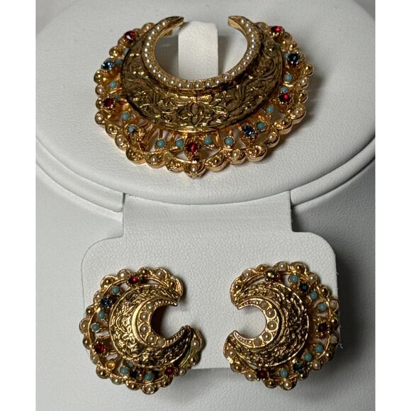 American Vintage Jewelry - Vintage mid century Crown Brooch & clip on earrings by the Art Jewelry Company